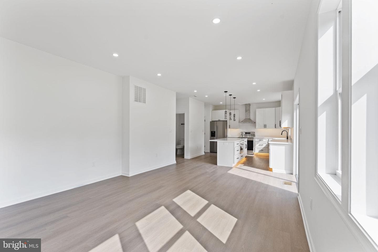 8111 Oak Street photo 16