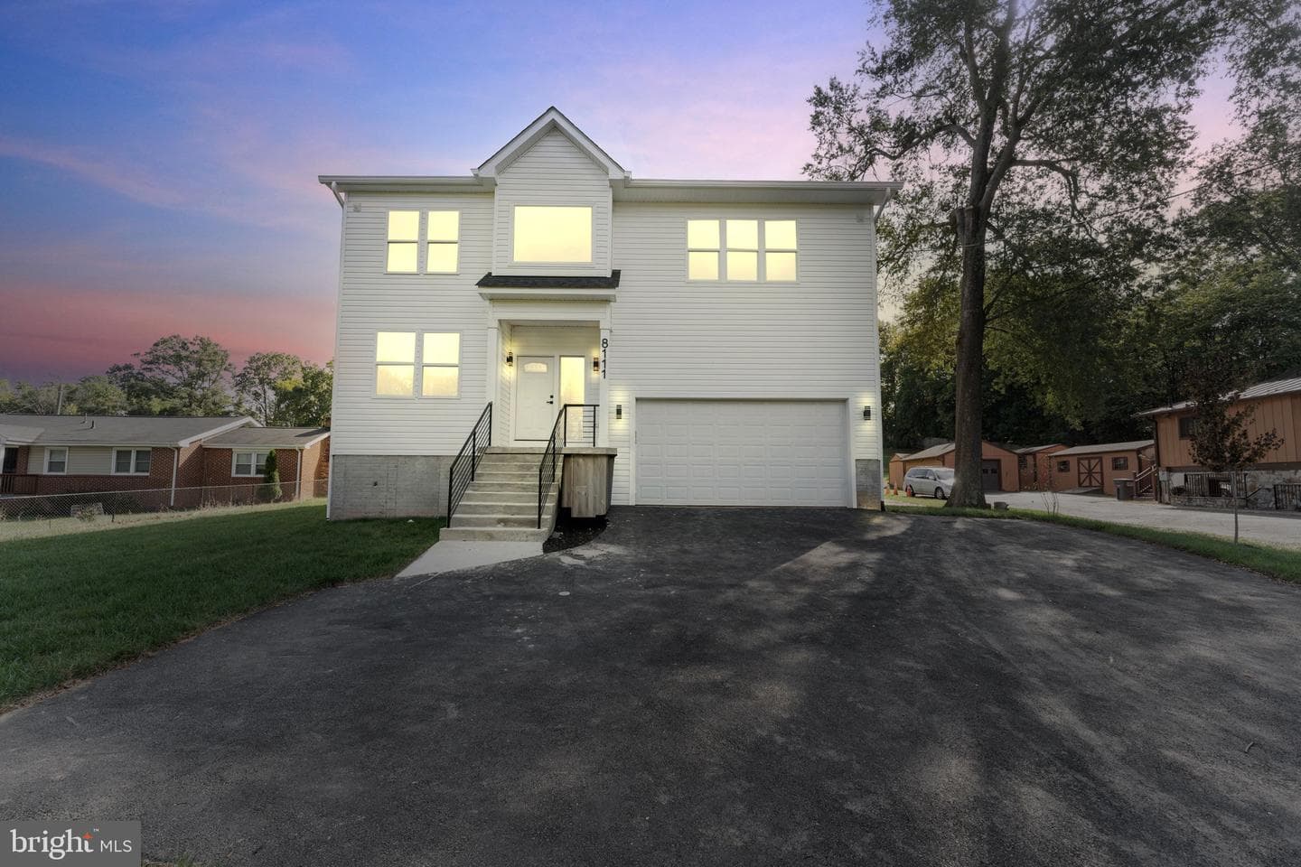 8111 Oak Street photo 2