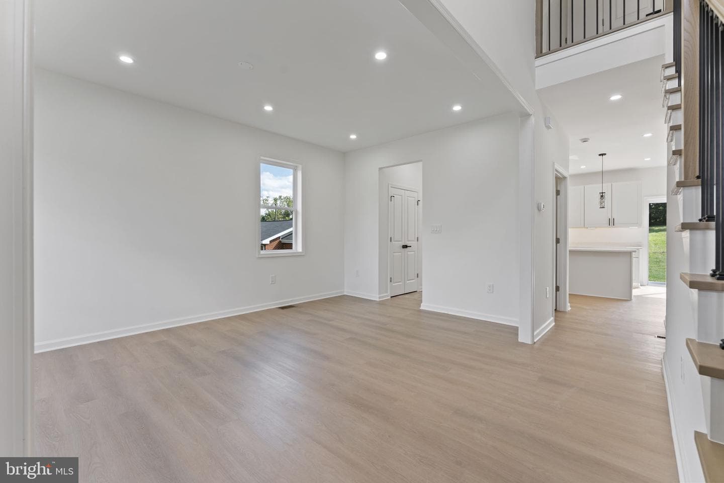 8111 Oak Street photo 25