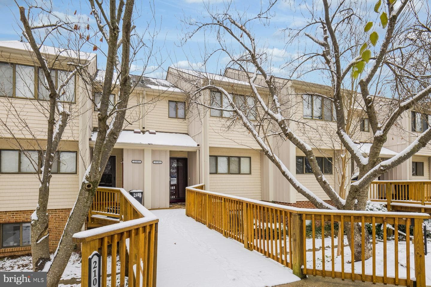 2105 Old Landing Way photo 4