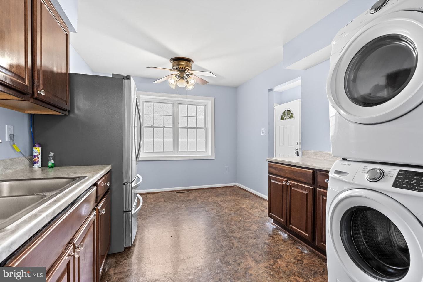 3537 Cranmer Mews photo 2