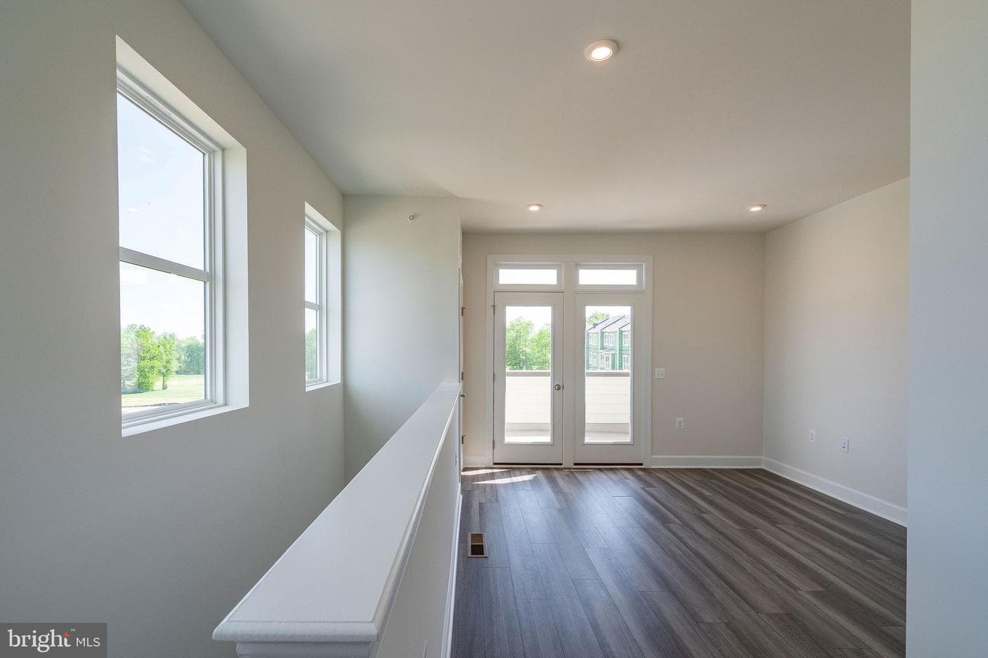 592 Watermans Drive photo 12