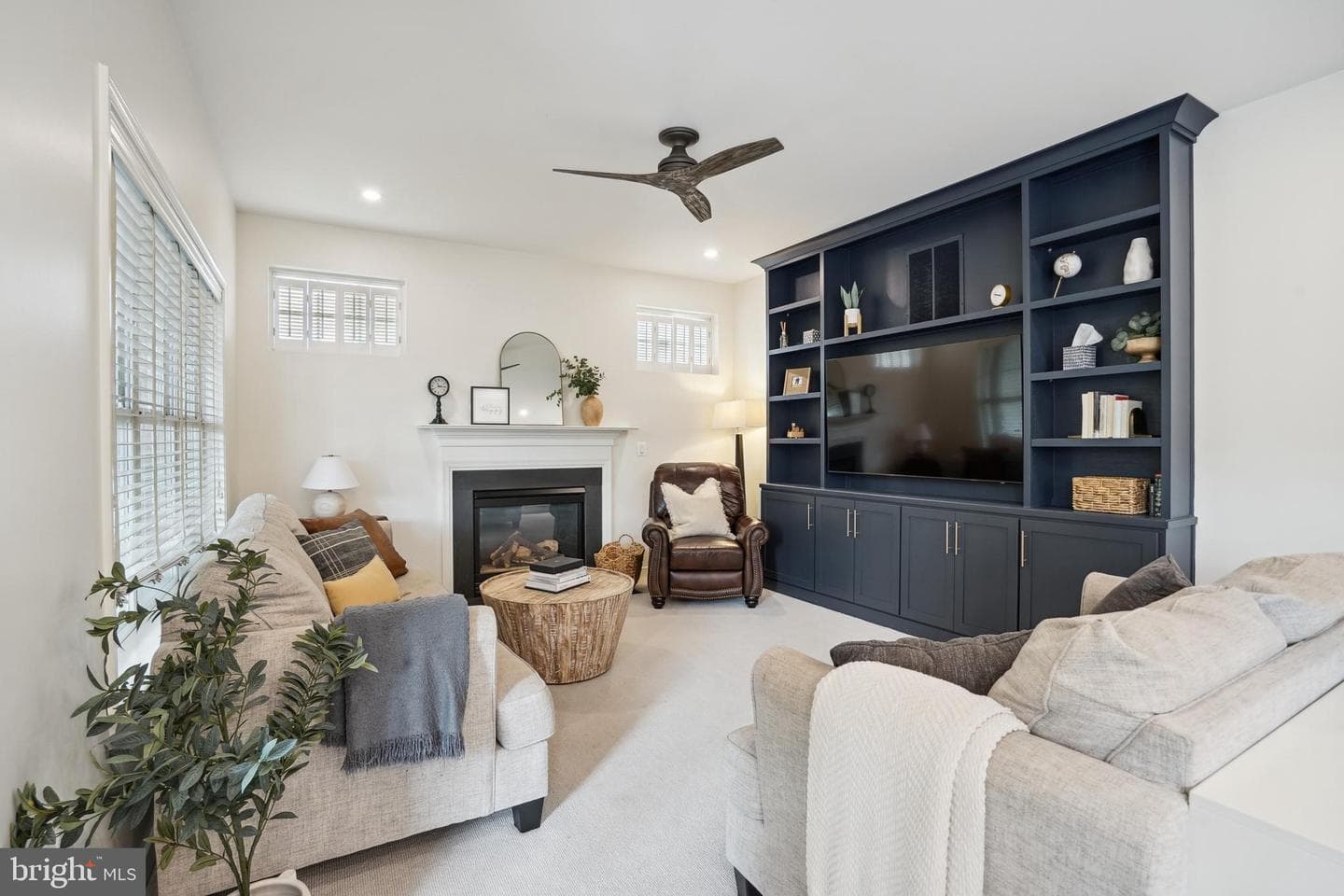 4925 Breeze Way photo 5