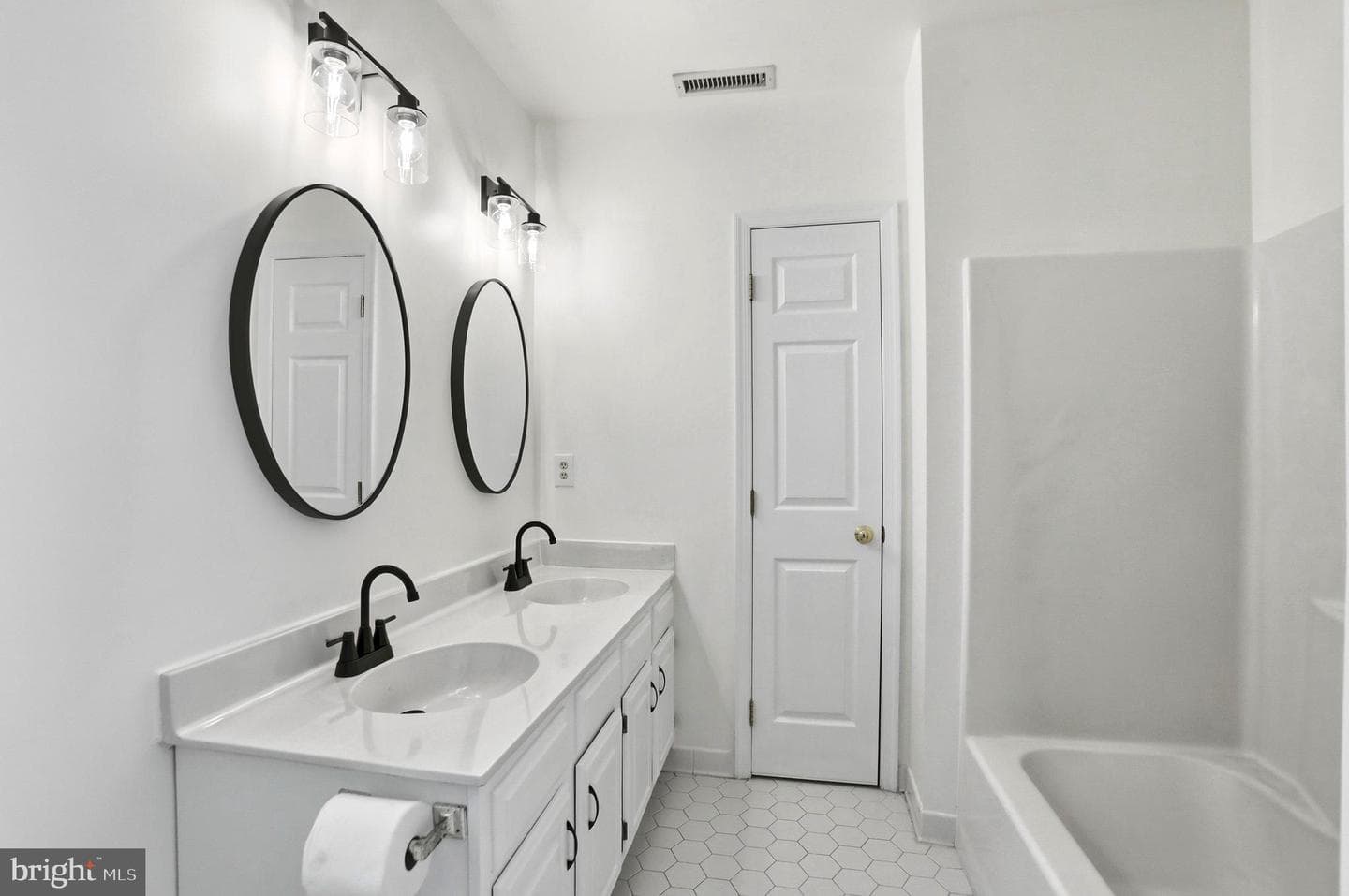 7008 Trappers Court photo 29