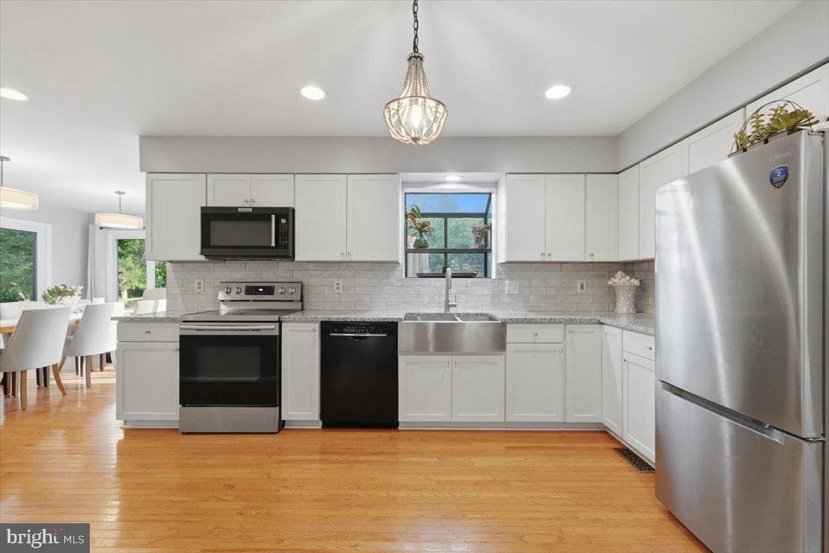 4366 Stepney Drive photo 19