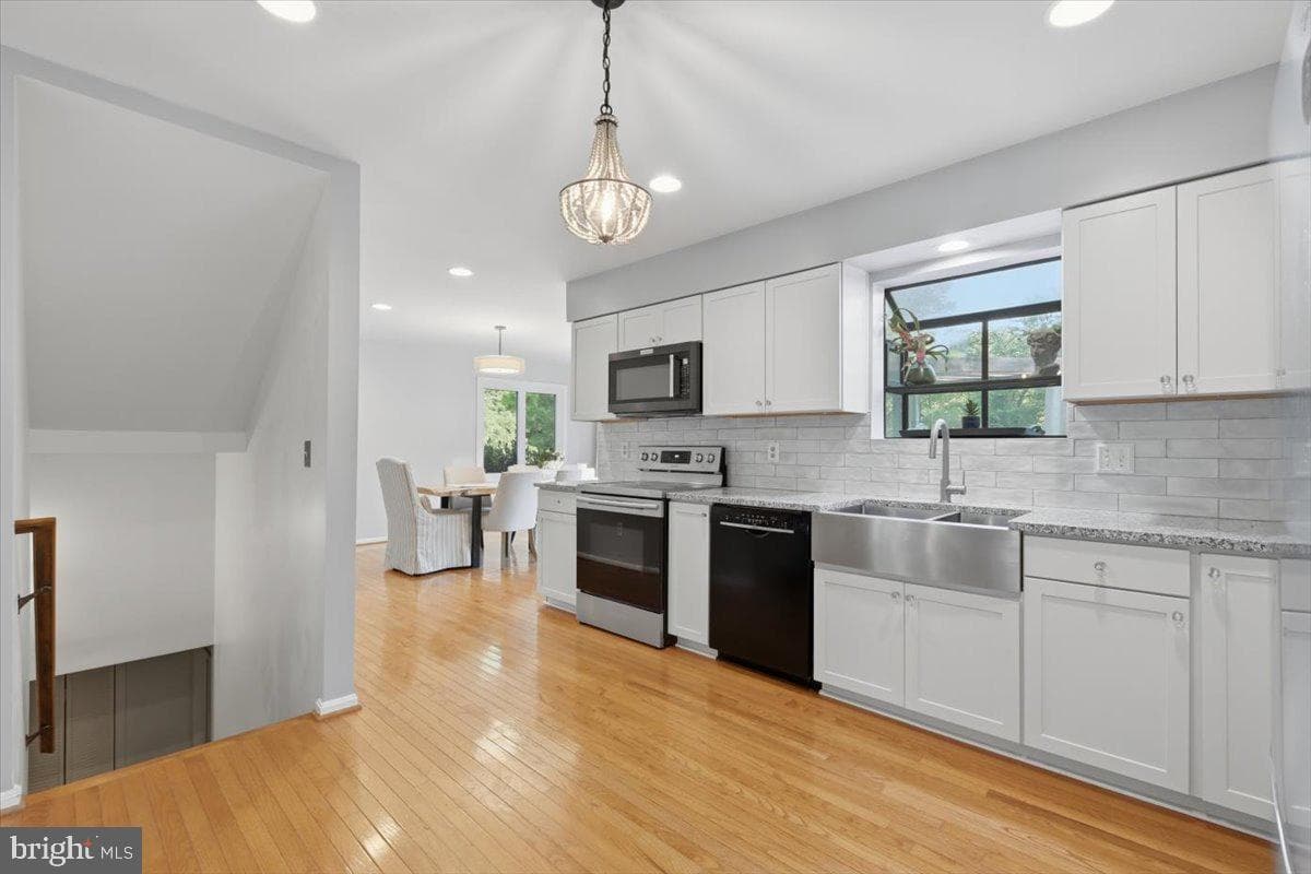 4366 Stepney Drive photo 21