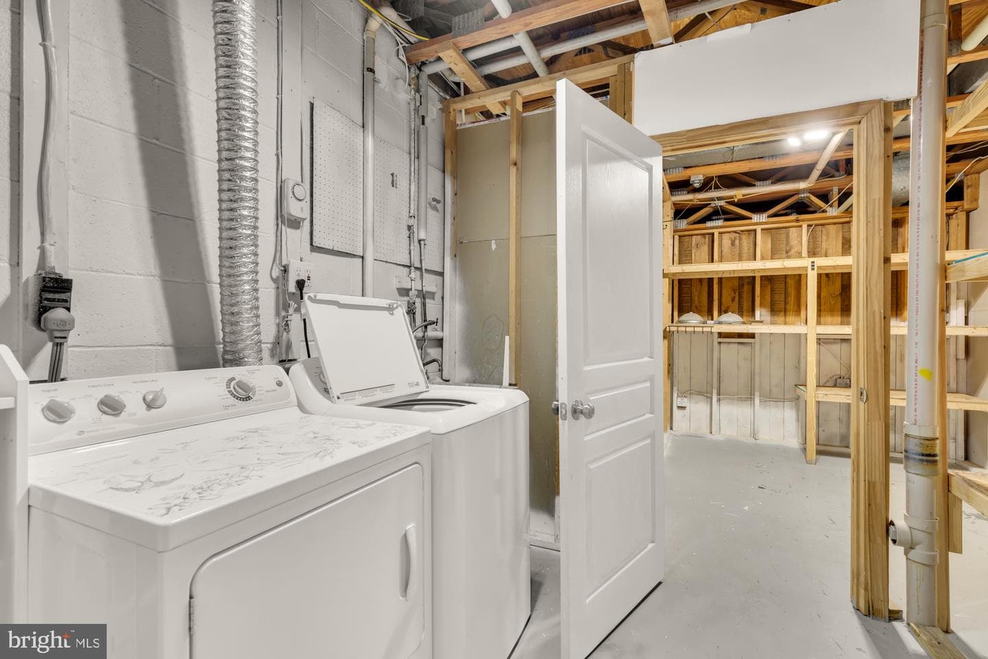 2810 Cambridge Drive photo 37