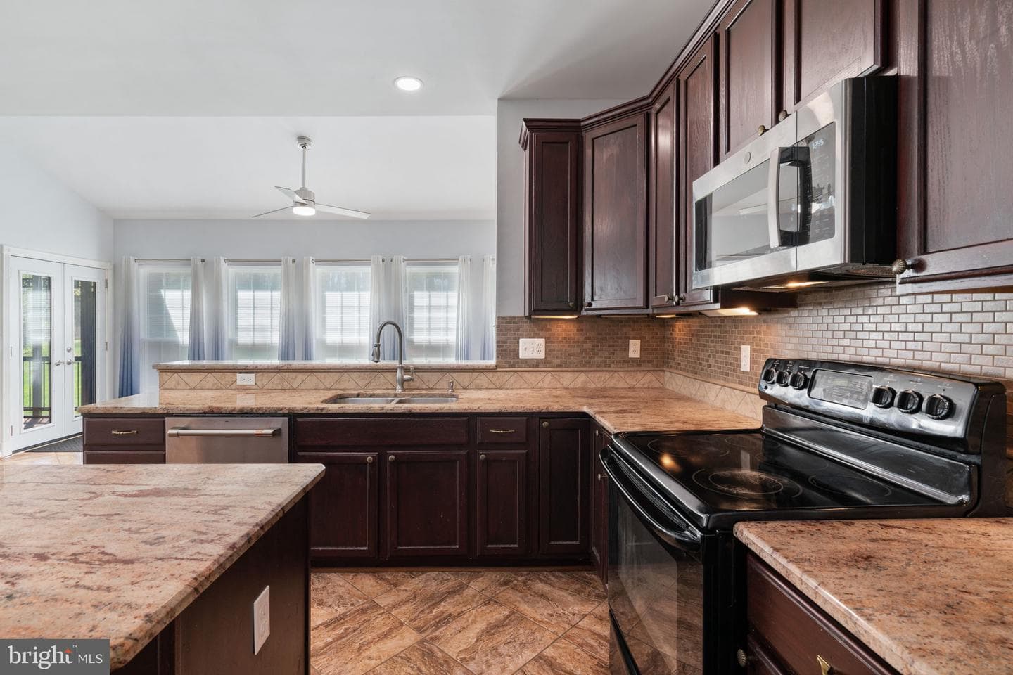 6472 Colonial Village Loop photo 9