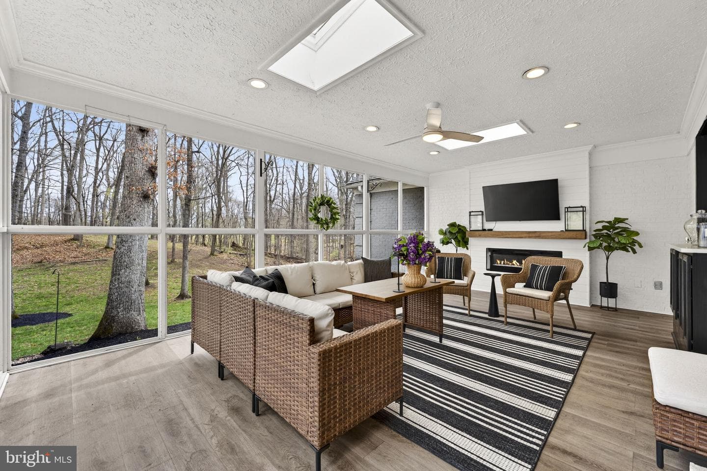 4341 Banbury Drive photo 4