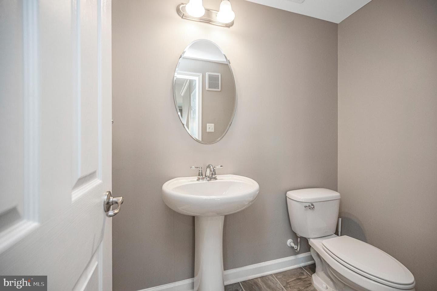 15057 Leicestershire Street photo 16