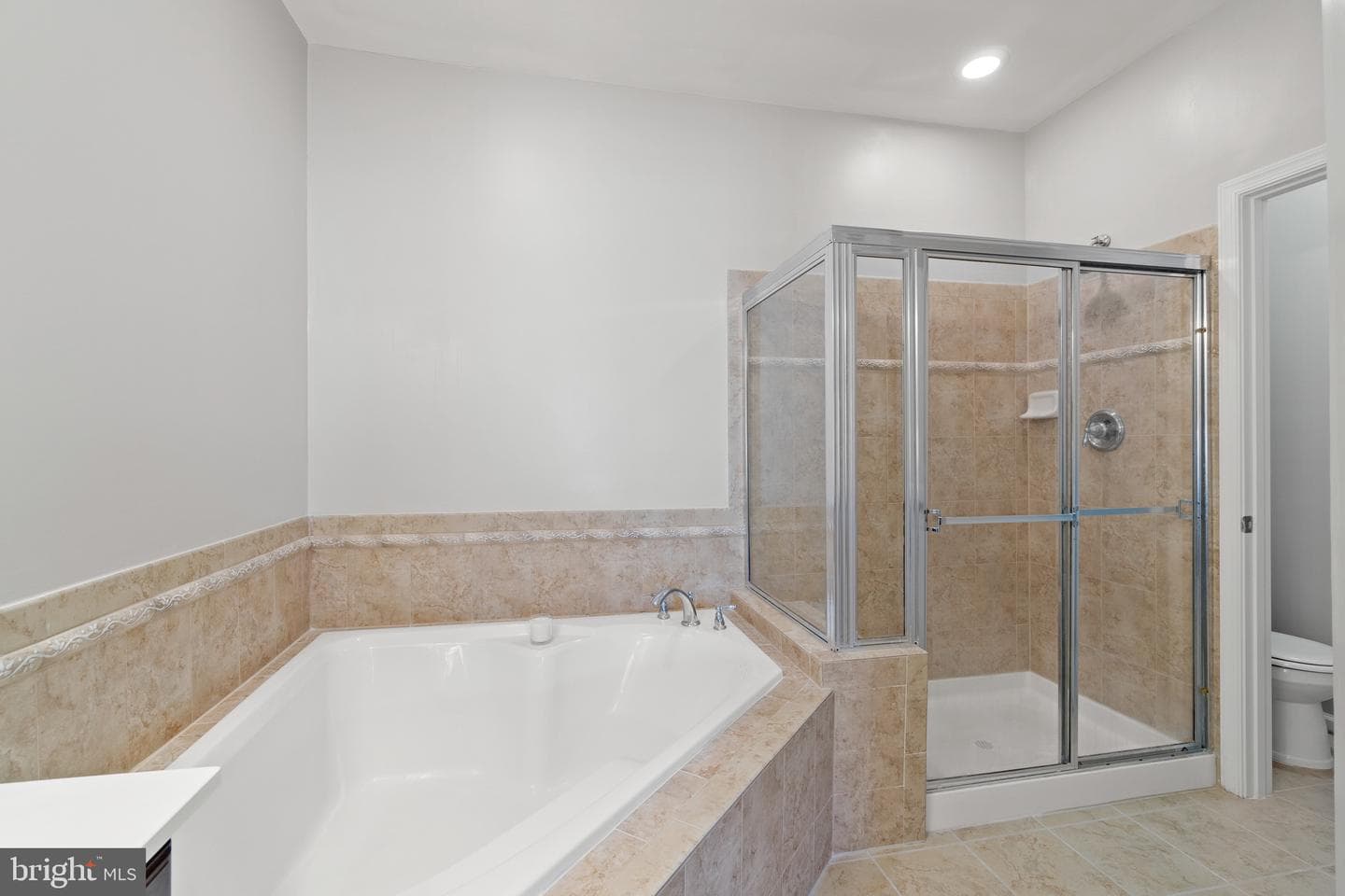 2511 Eastbourne Drive photo 15