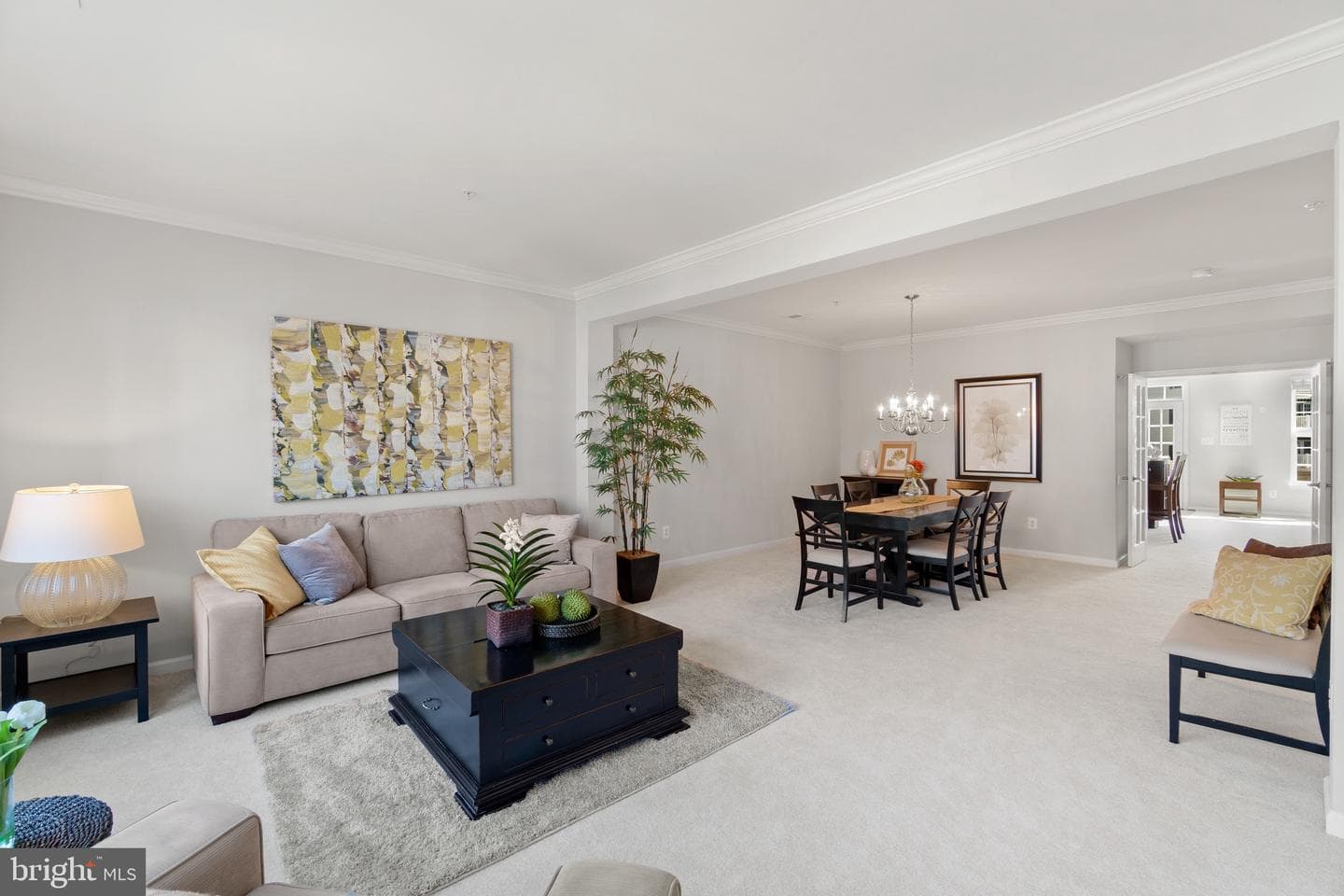 2511 Eastbourne Drive photo 2