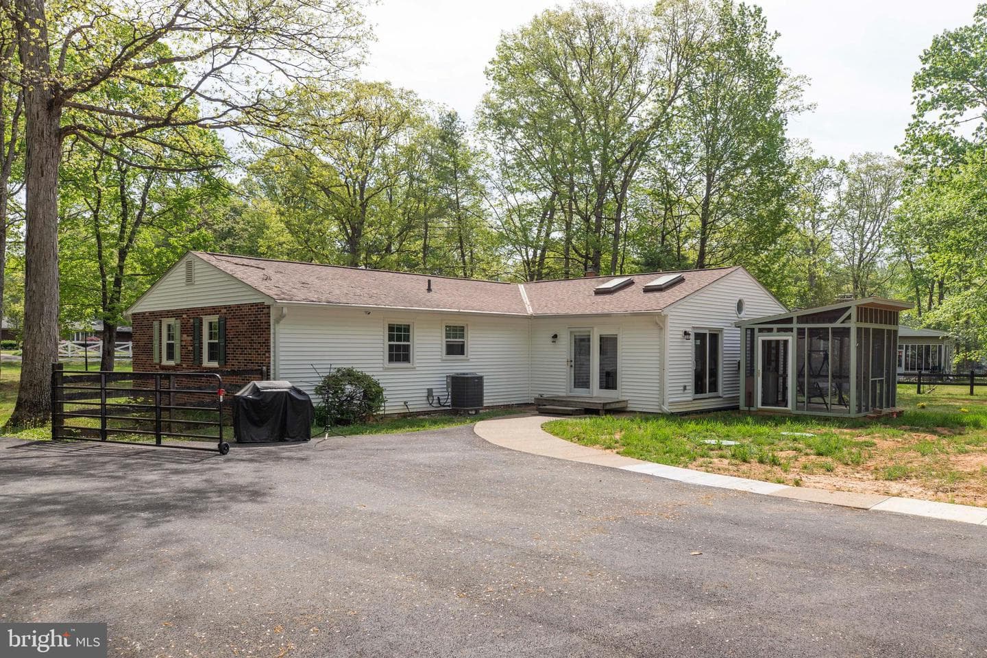 13660 Van Doren Road photo 4