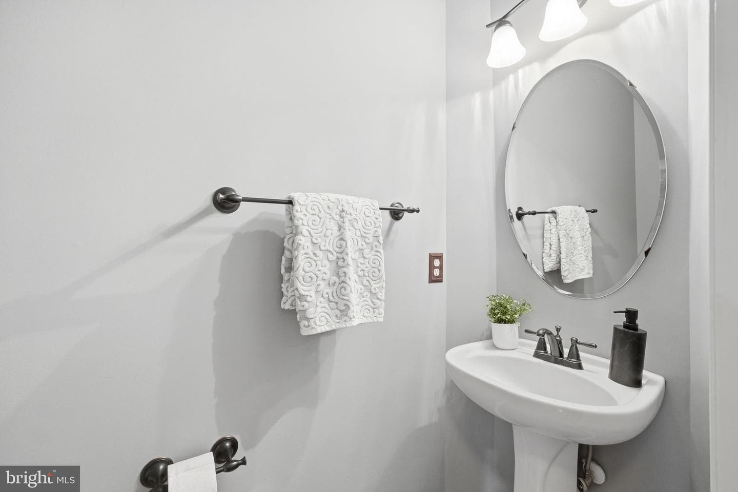 15405 Milton Hall Place photo 30