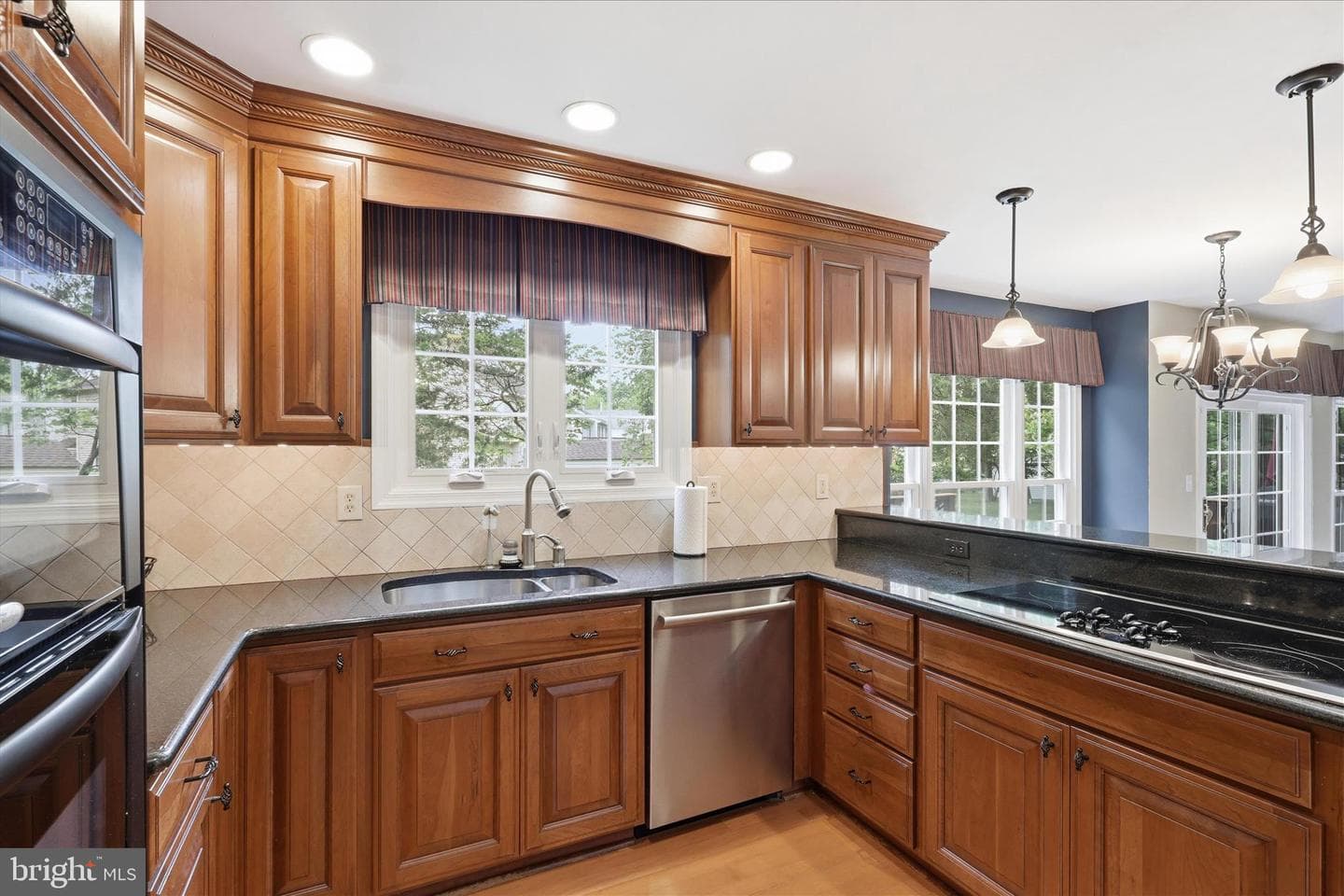 8065 Crimson Leaf Court photo 11