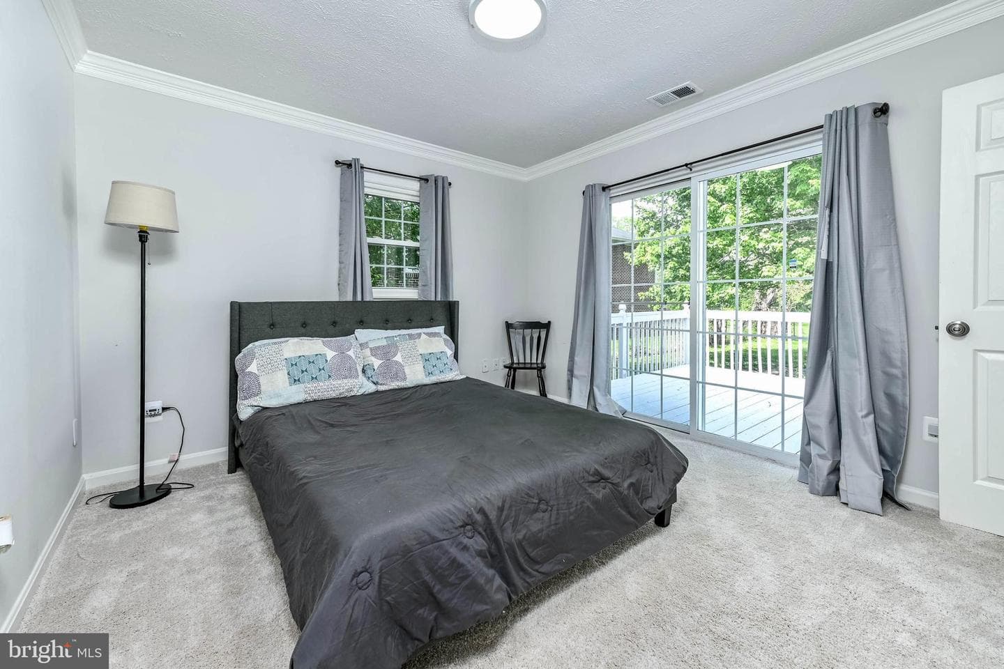 7712 Pine Street photo 15