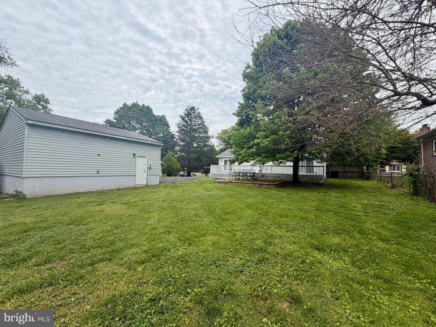 7712 Pine Street photo 32
