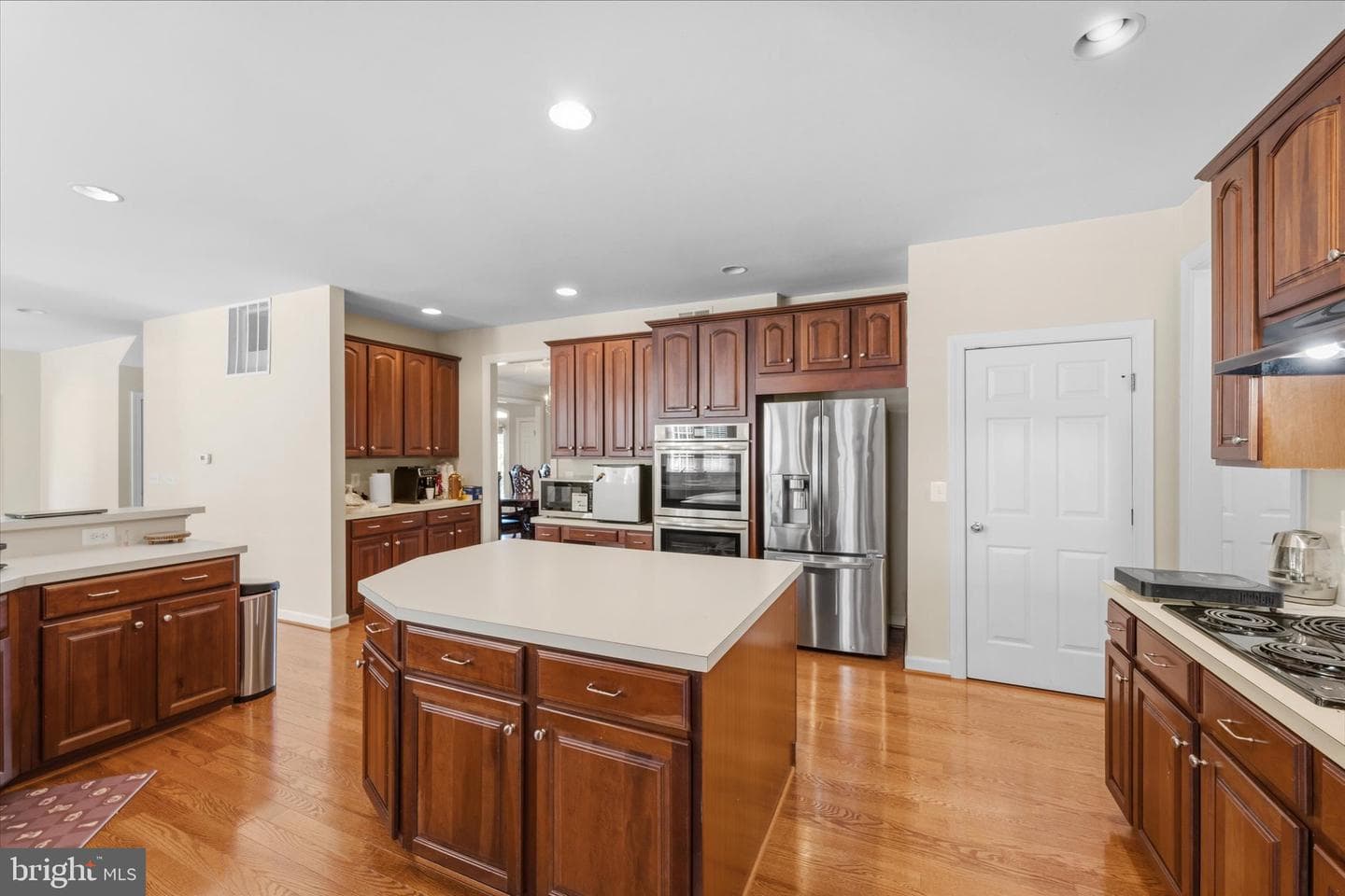 7236 Winnipeg Court photo 12