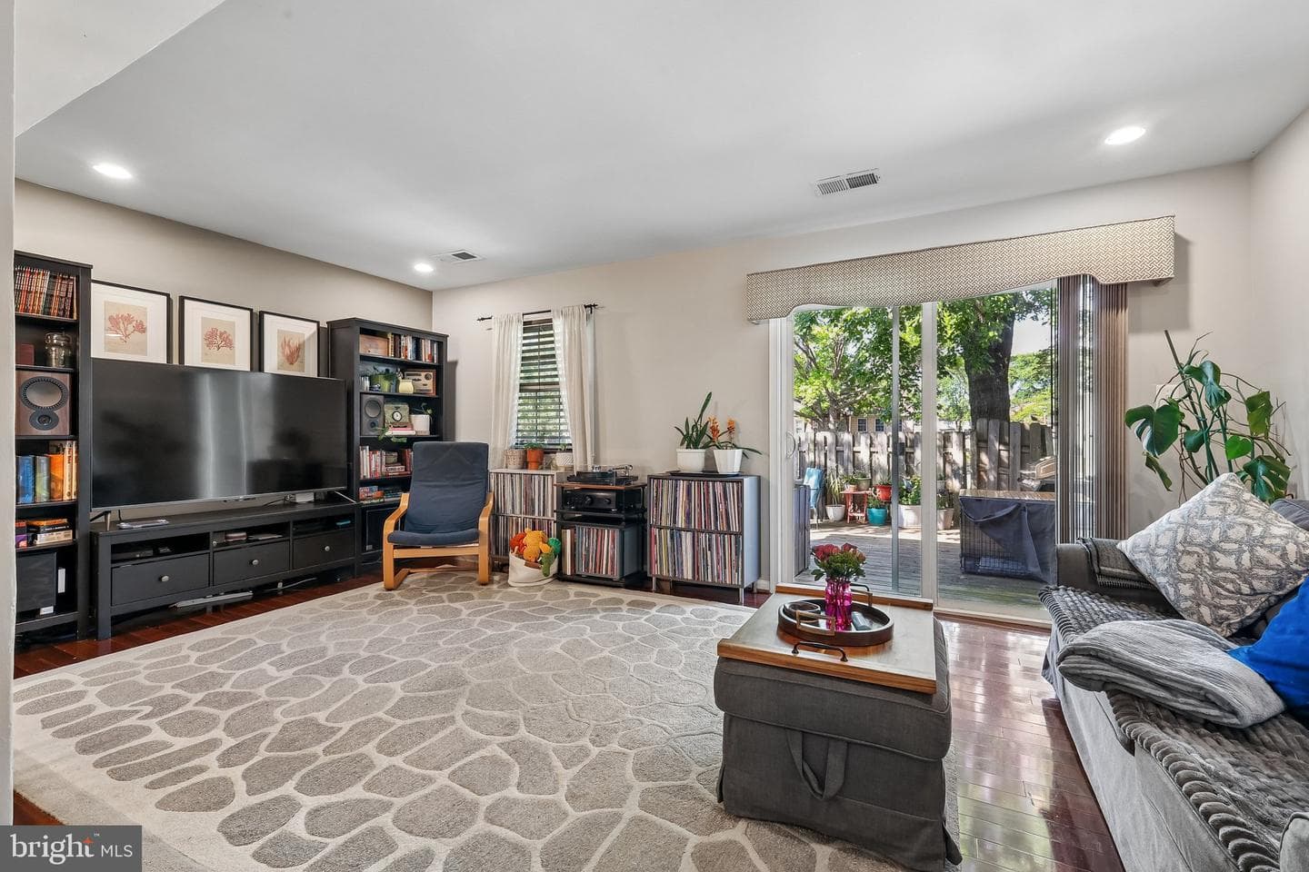 2069 Mayflower Drive #2069 photo 2