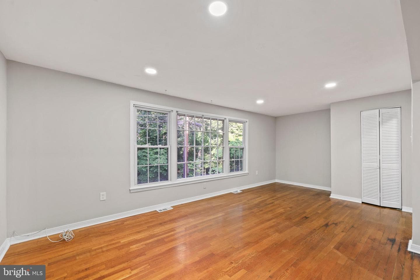 1403 Deerfield Lane photo 4