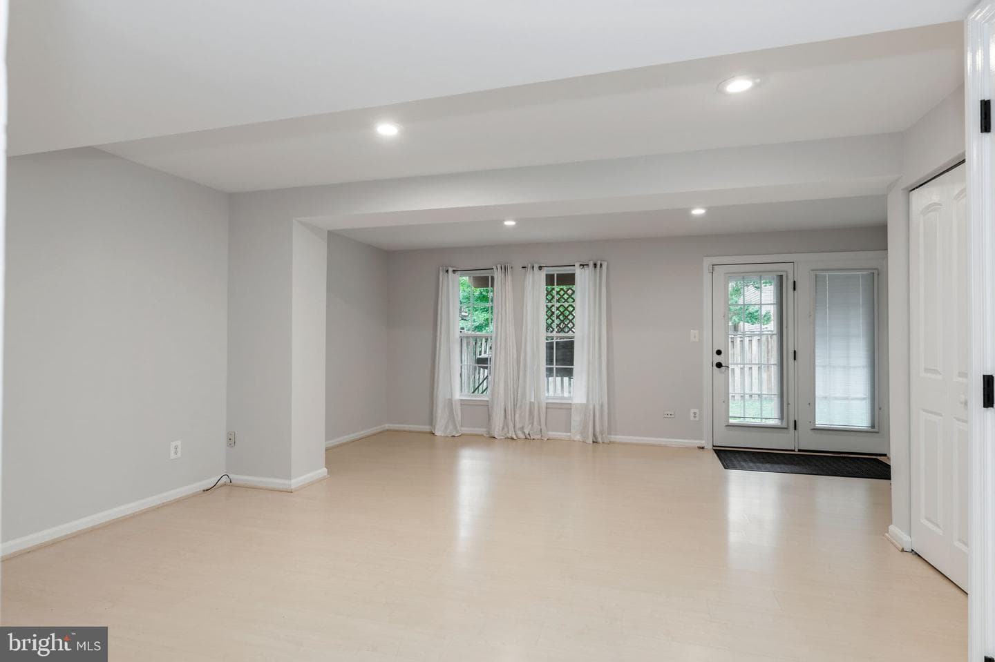 15720 Viewpoint Circle photo 7