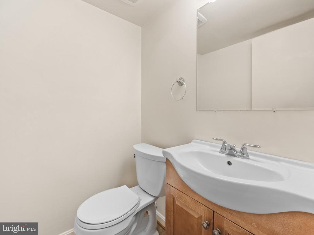 8758 Stoneridge Drive photo 13