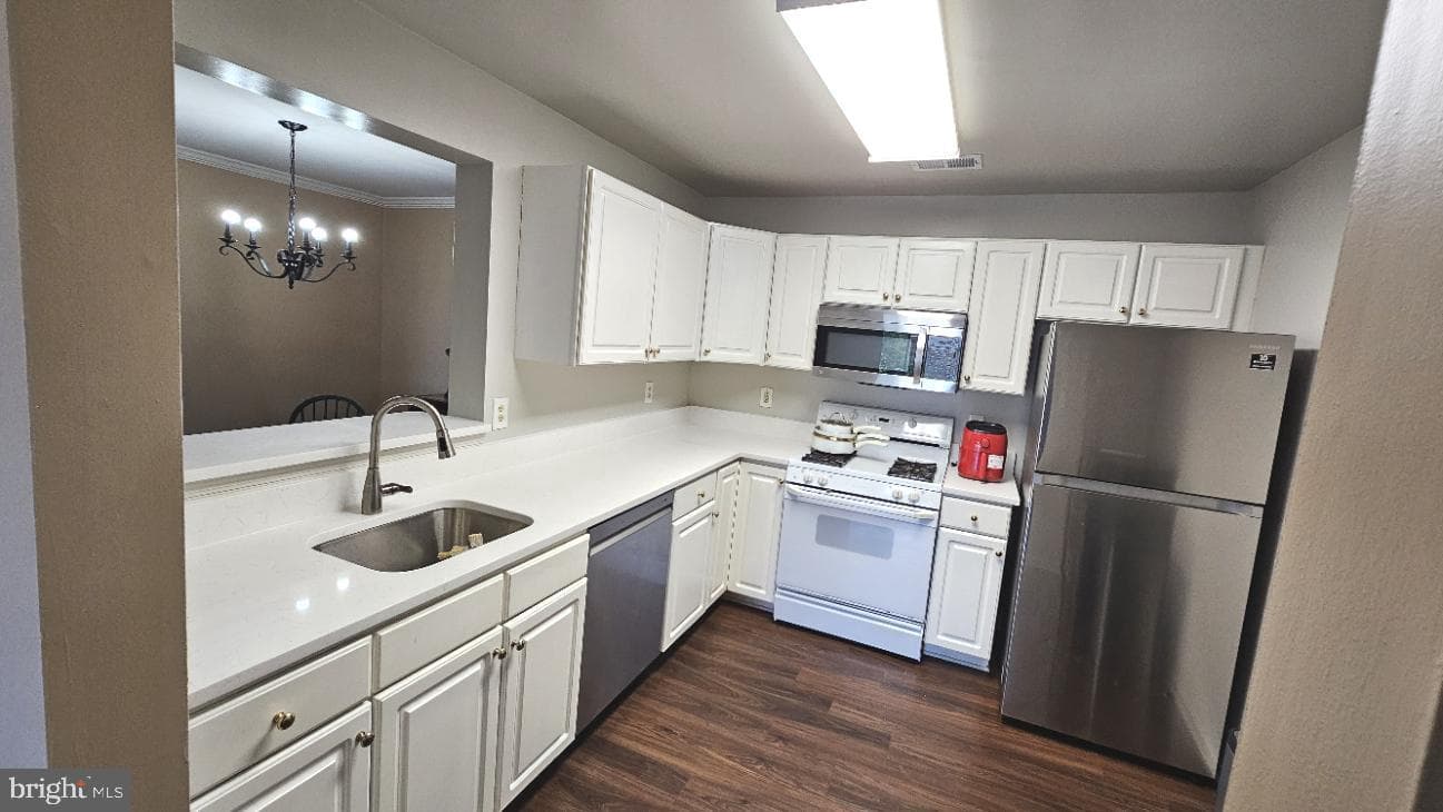 1037 Gardenview Loop # 302 photo 8