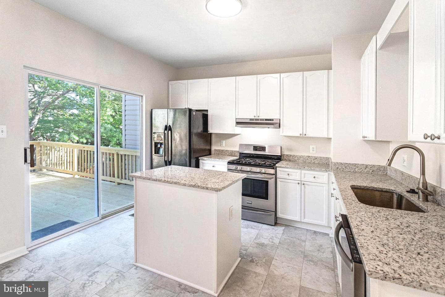 10504 Montrose Way photo 3
