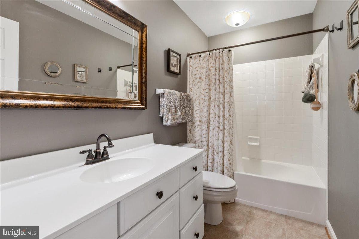 7726 Virginia Oaks Drive photo 42