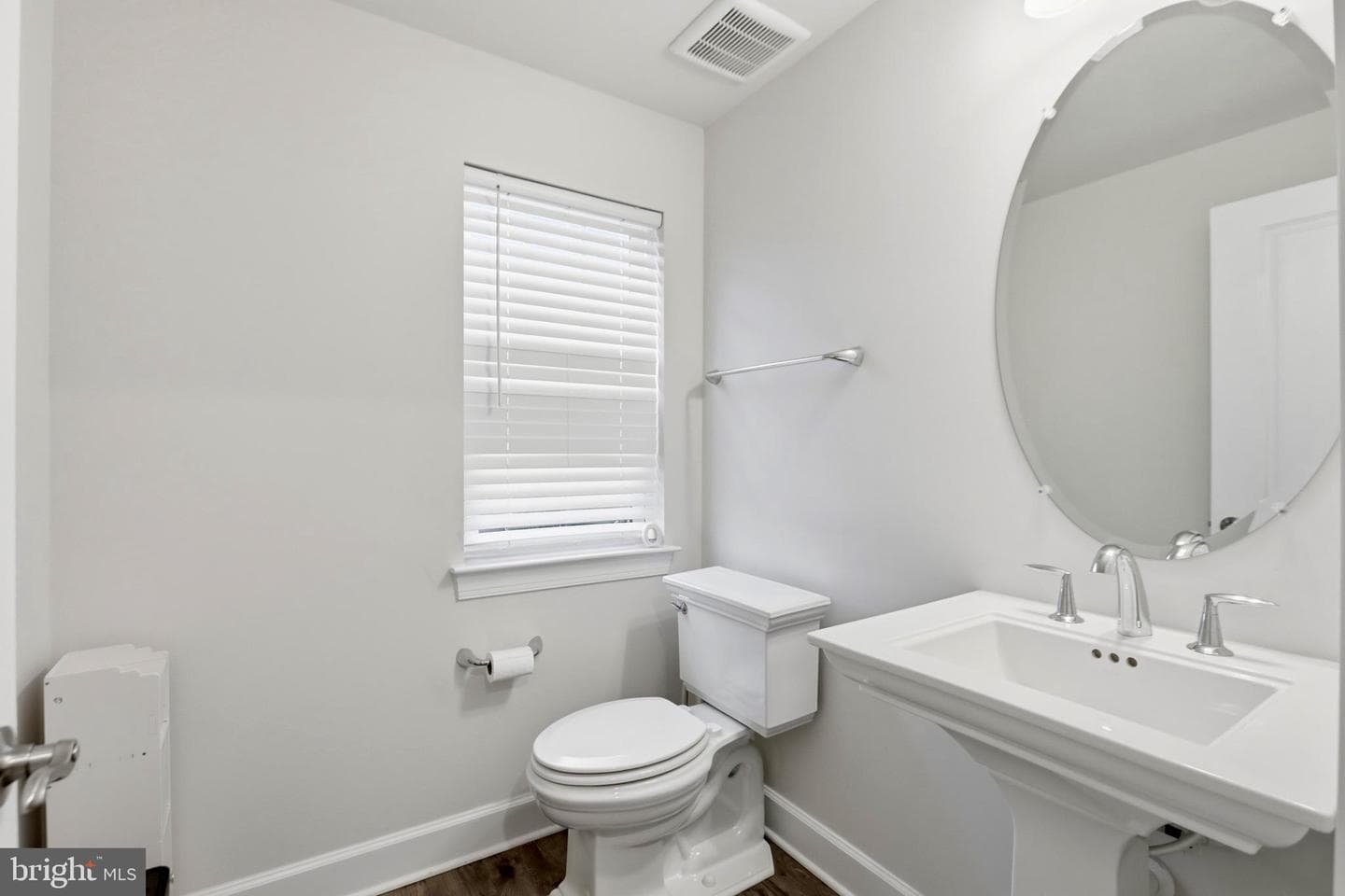 8910 Englewood Farms Drive photo 6