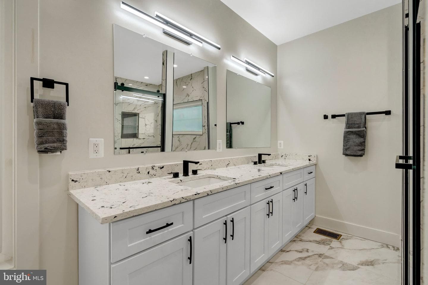8709 Yorkshire Lane photo 12