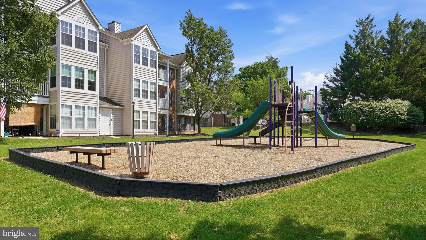 3560 Sherbrooke Circle #302 photo 24