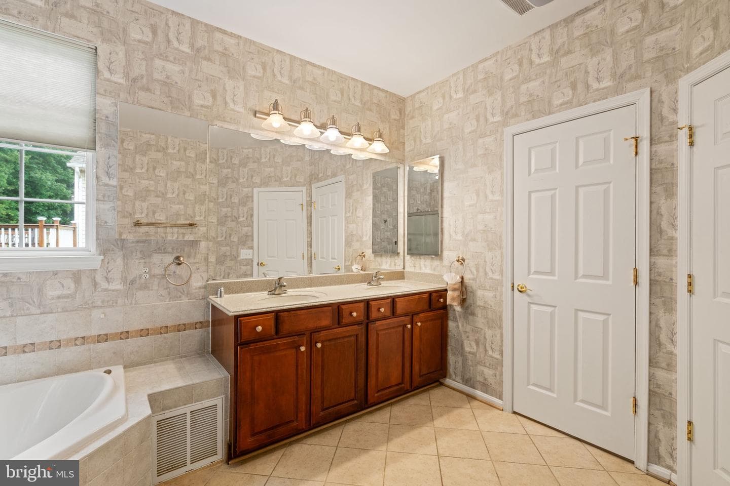 17239 Four Seasons Drive photo 32