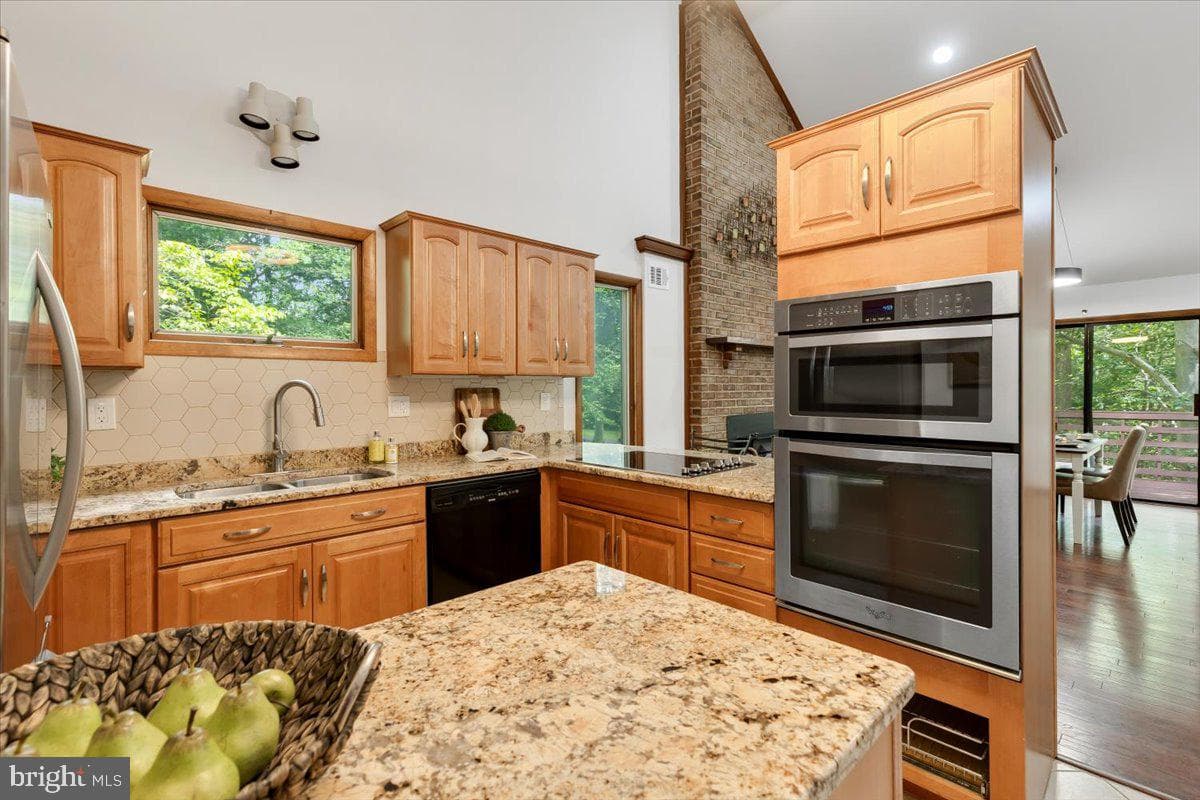 12212 Woodlark Court photo 16