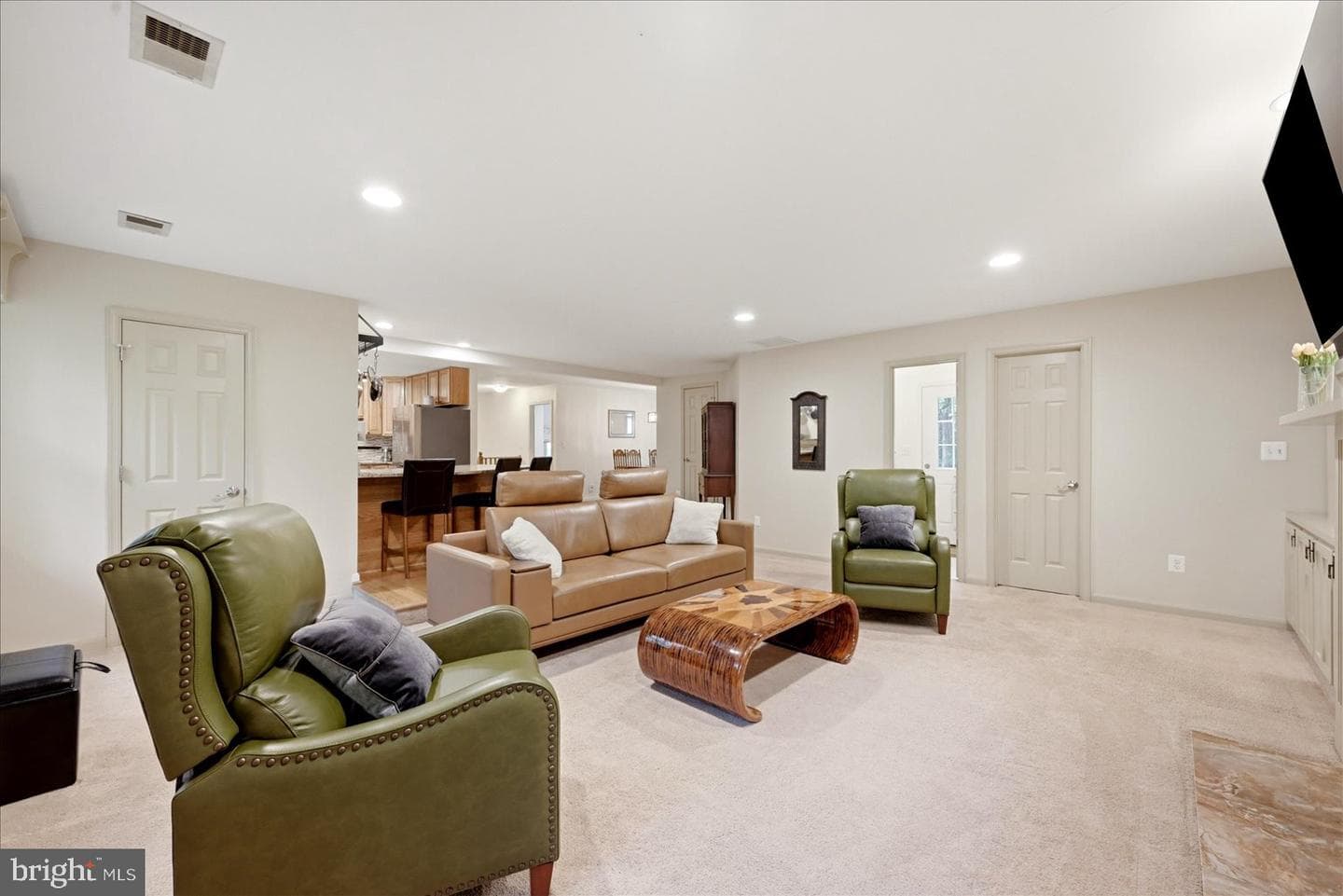 7366 Chardon Court photo 6