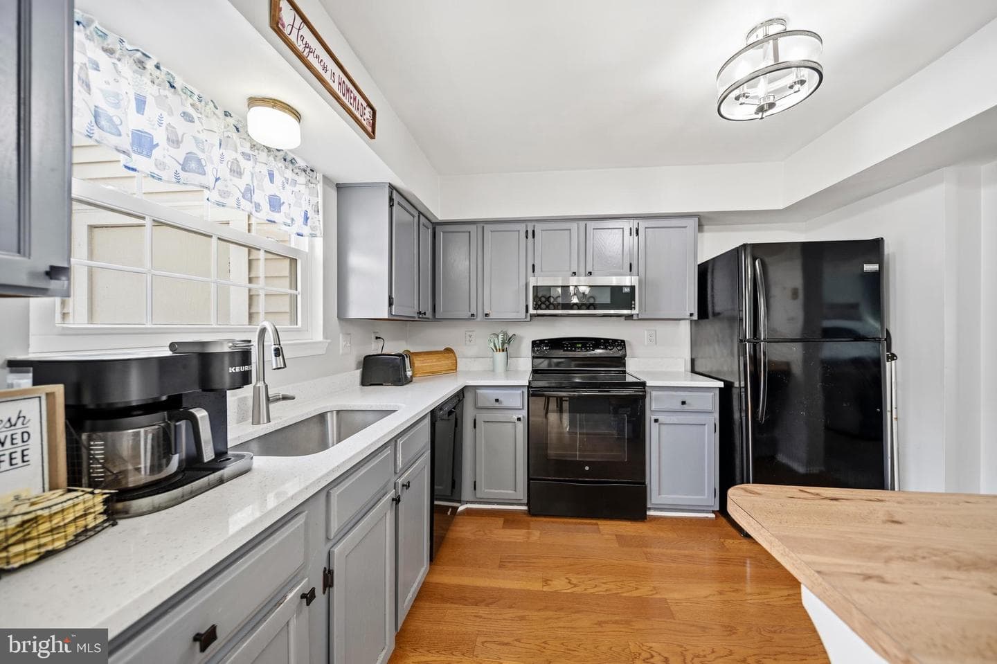 2874 Madeira Court photo 8
