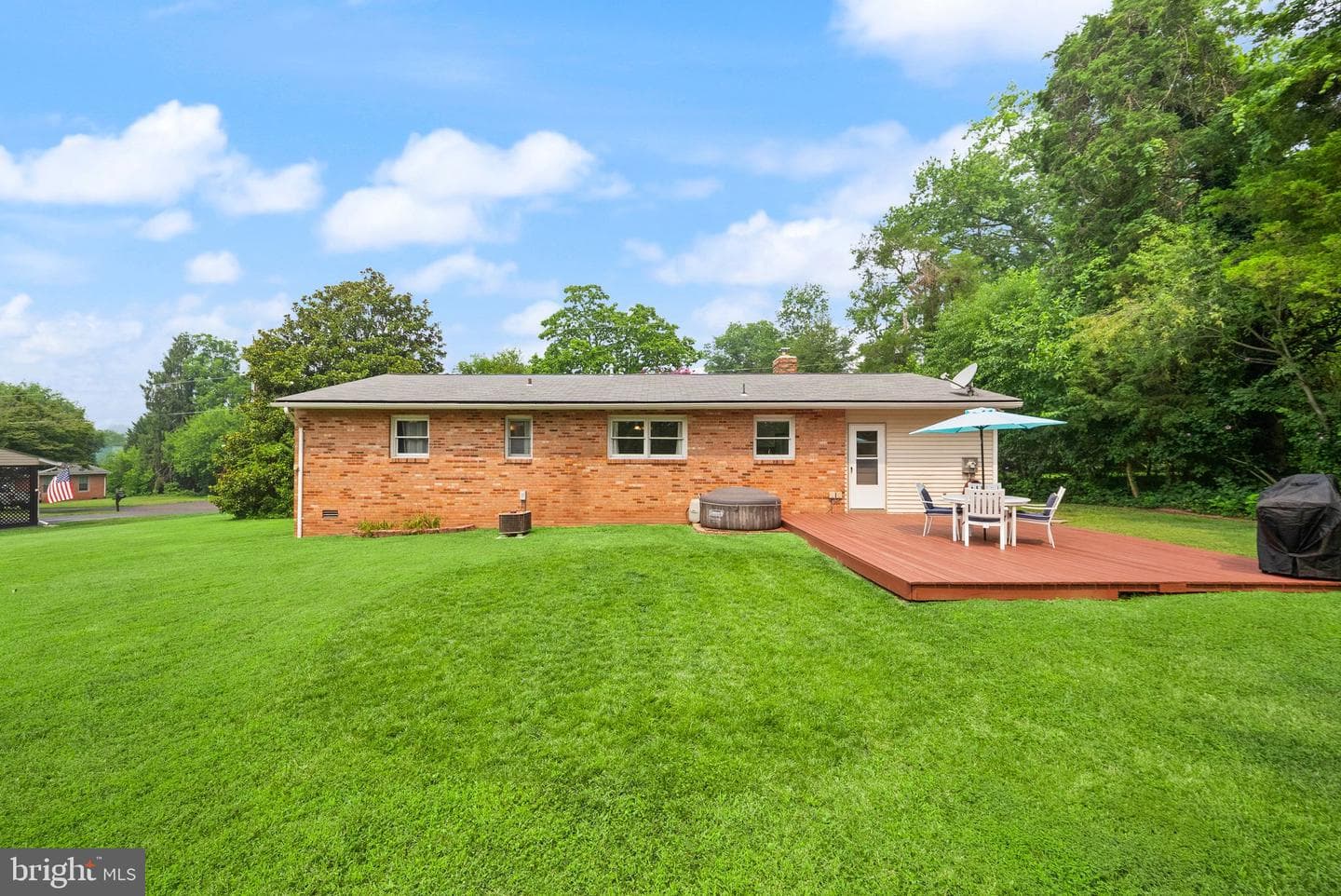 6761 Madison Street, Haymarket