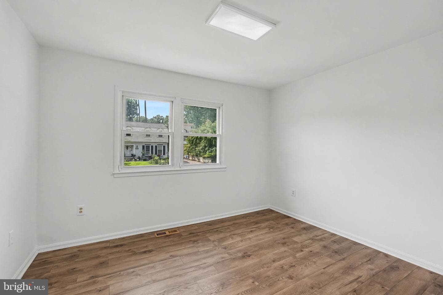 5529 Neddleton Avenue photo 11