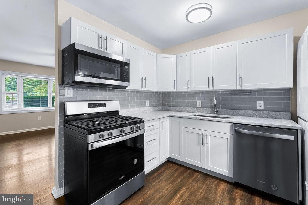 15105 Cloverdale Road photo 9