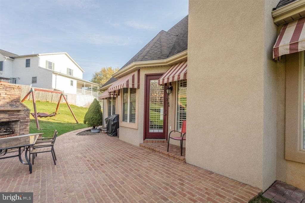 580 Regiment Road photo 57