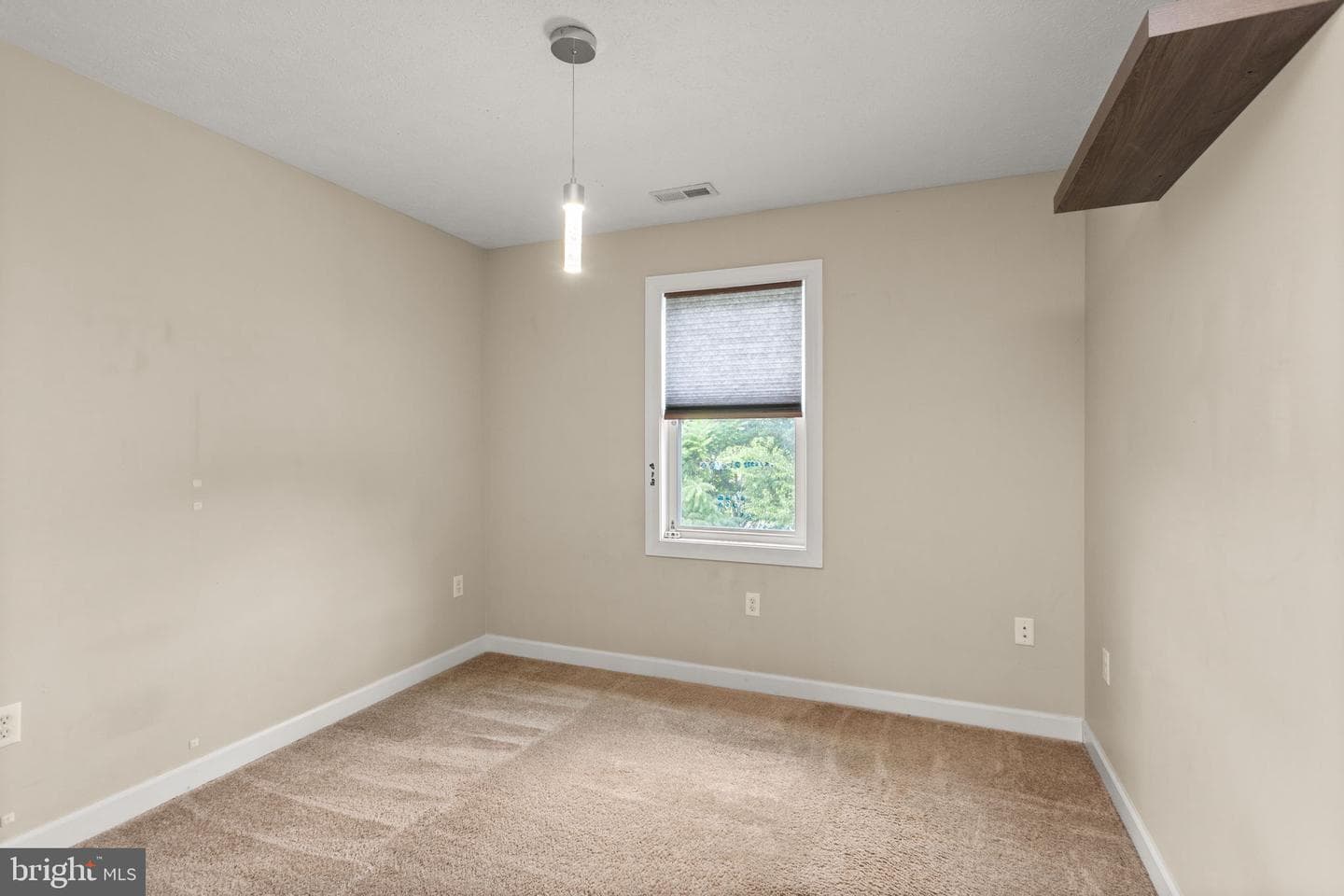 315 Rustic Avenue photo 11