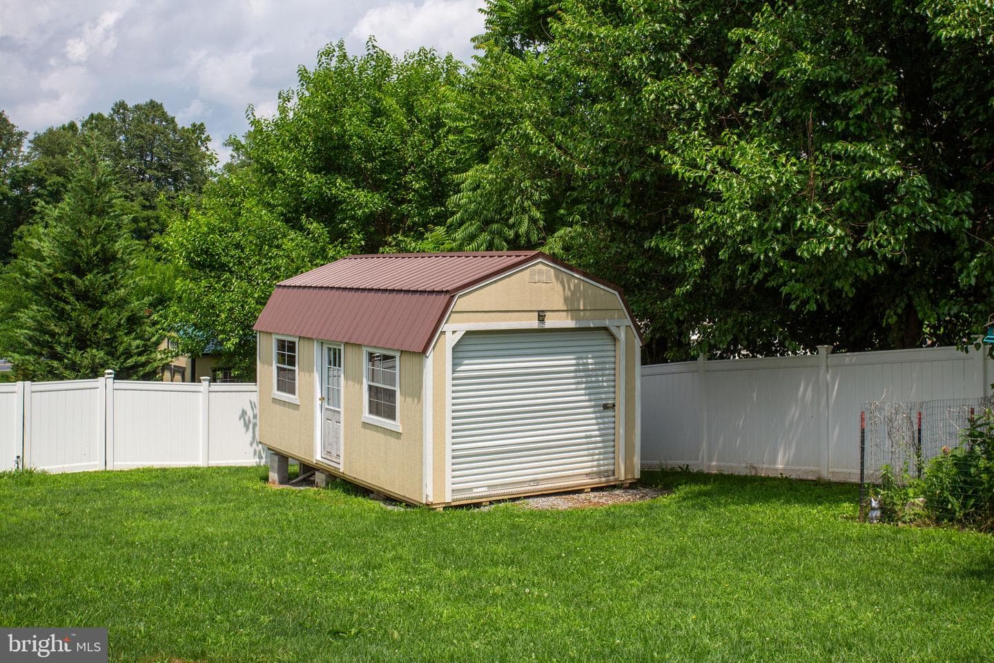 315 Rustic Avenue photo 18