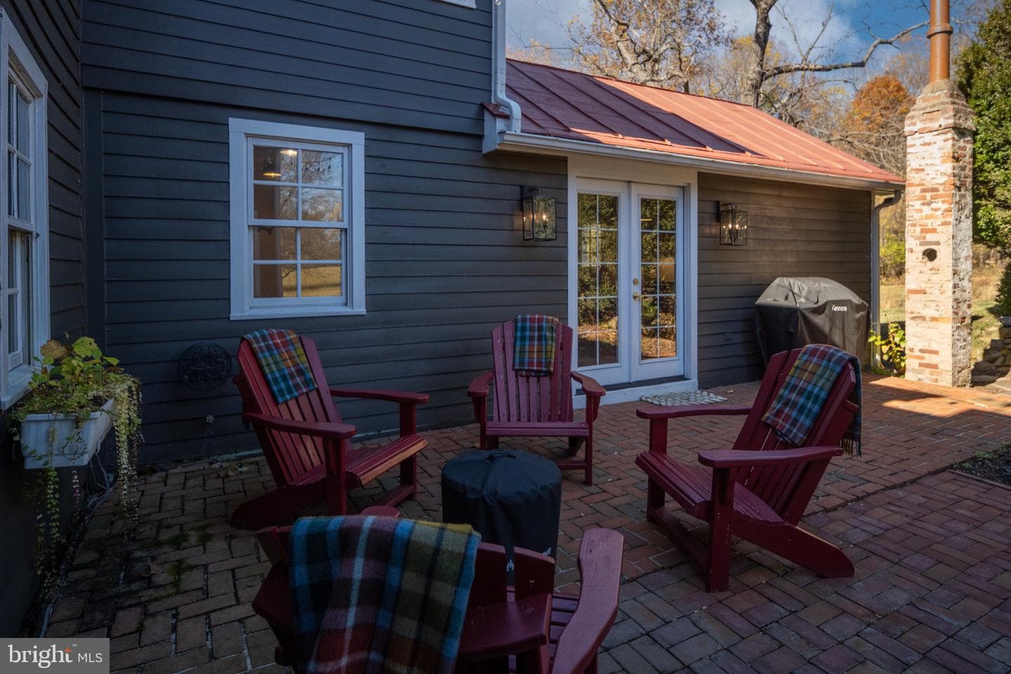 560 Richmond Road photo 109