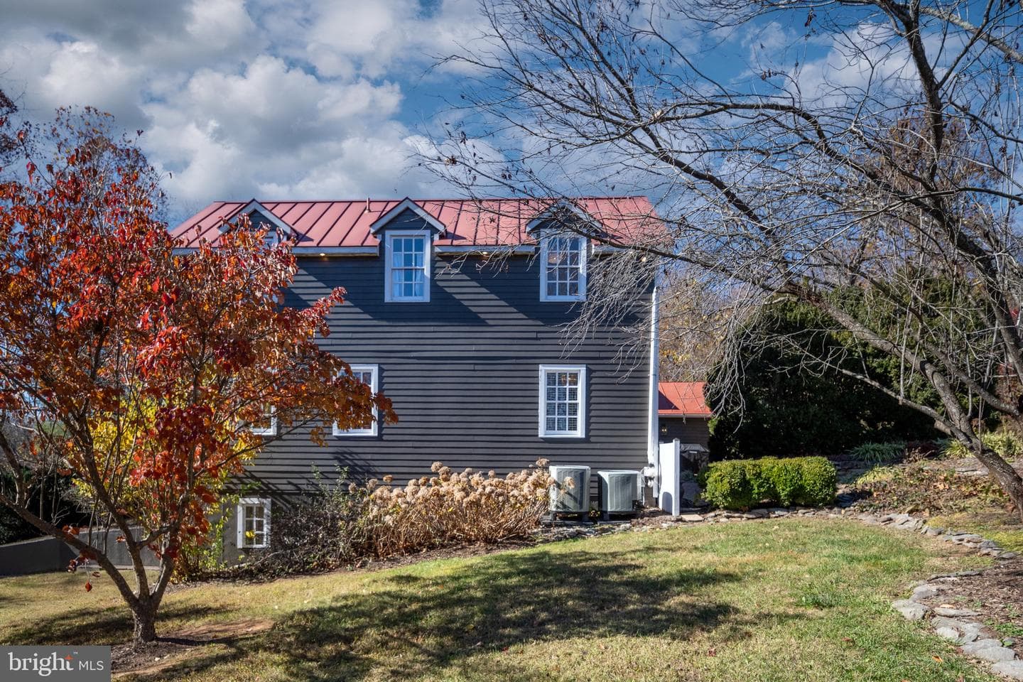 560 Richmond Road photo 137