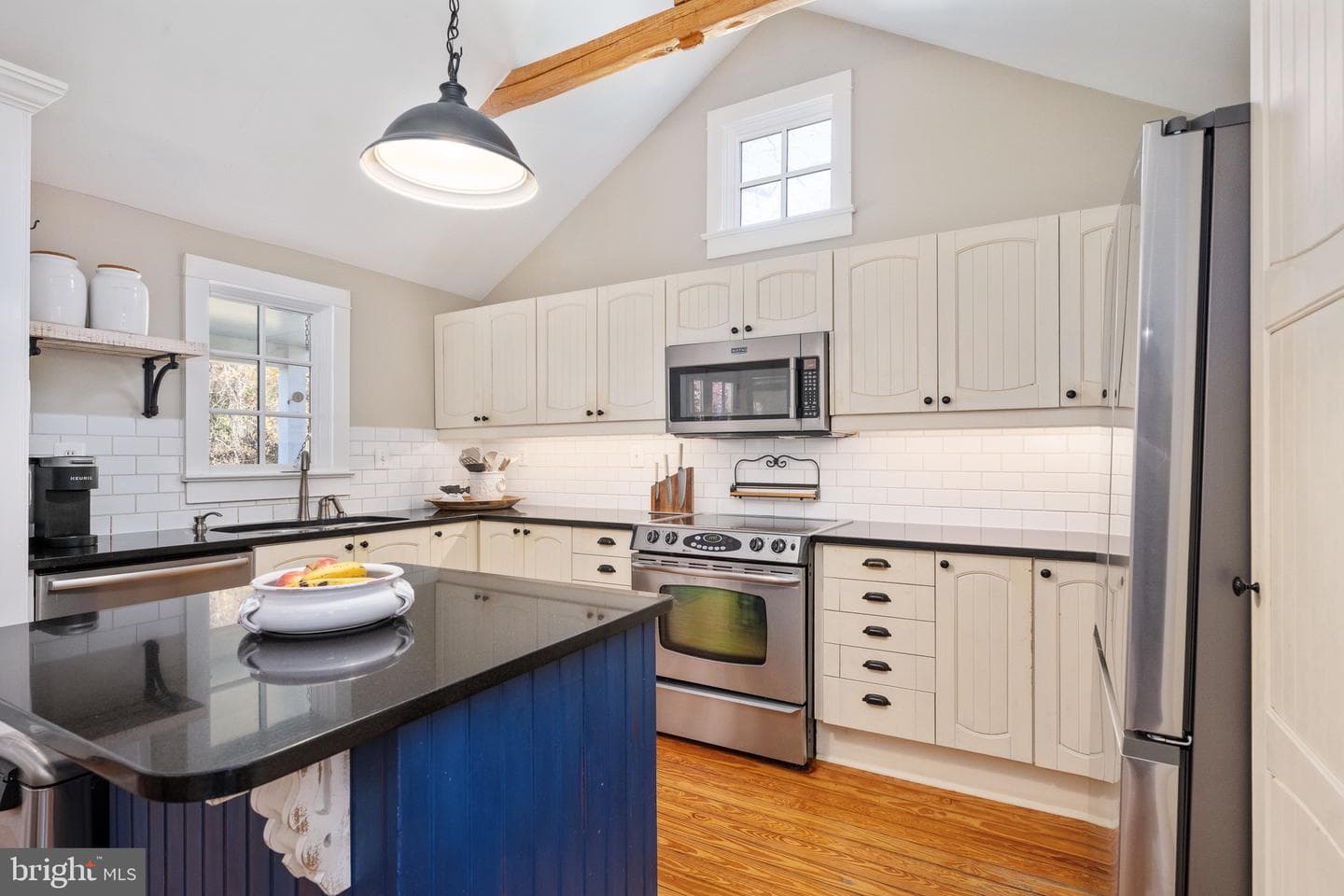 560 Richmond Road photo 19