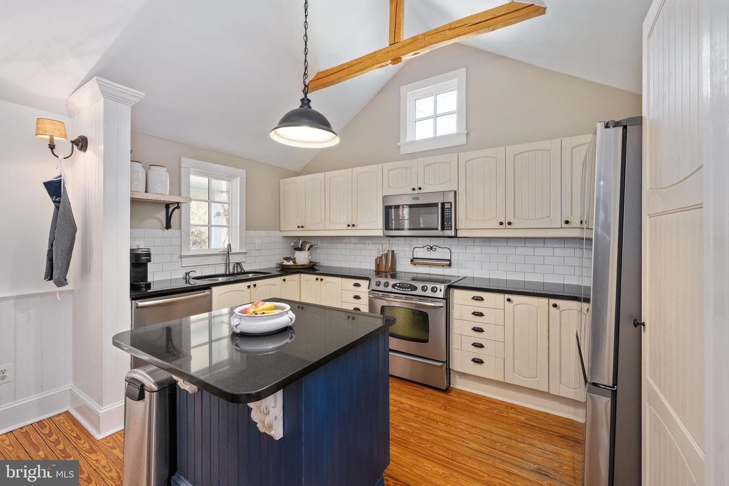 560 Richmond Road photo 28