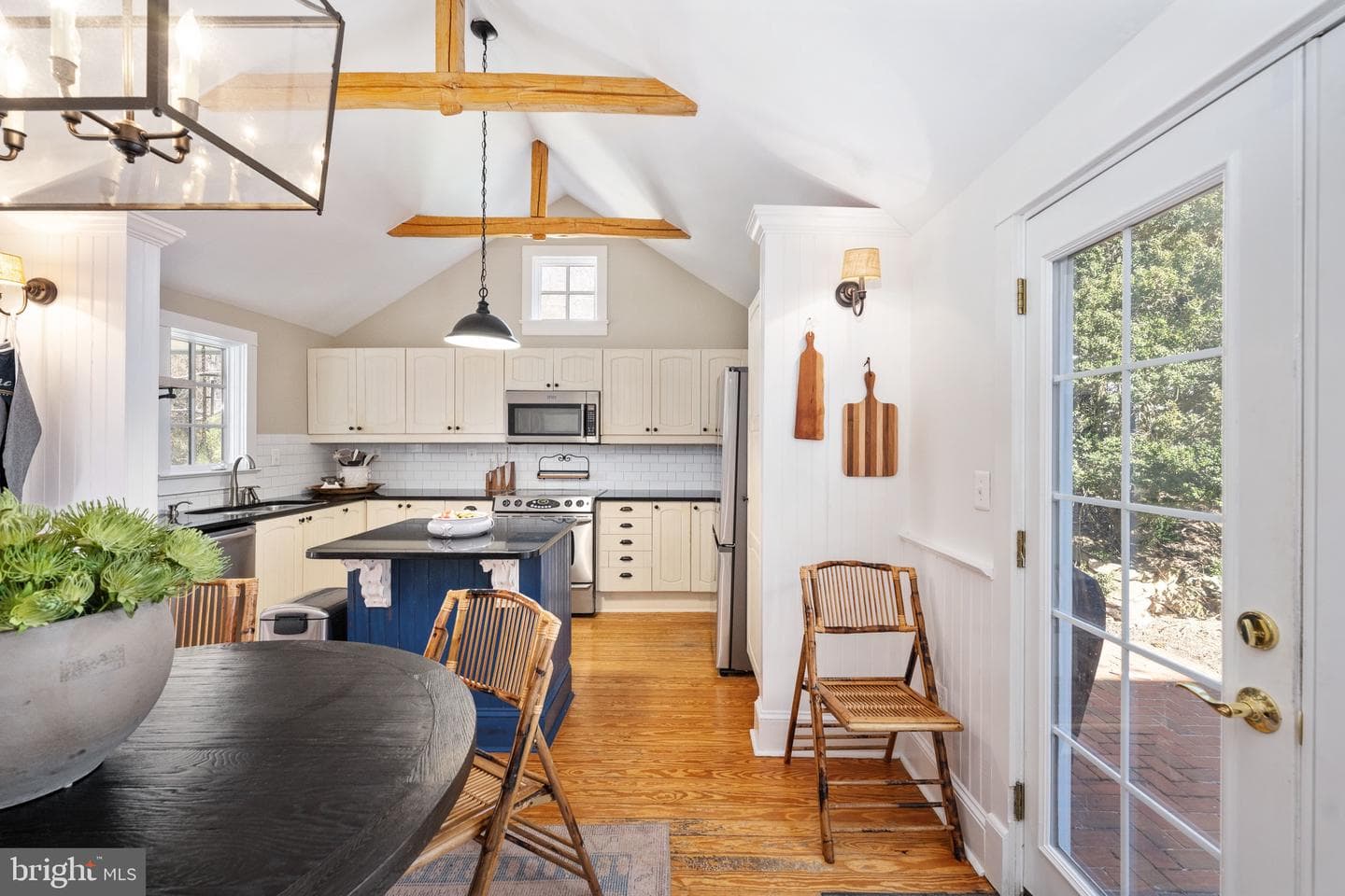 560 Richmond Road photo 29