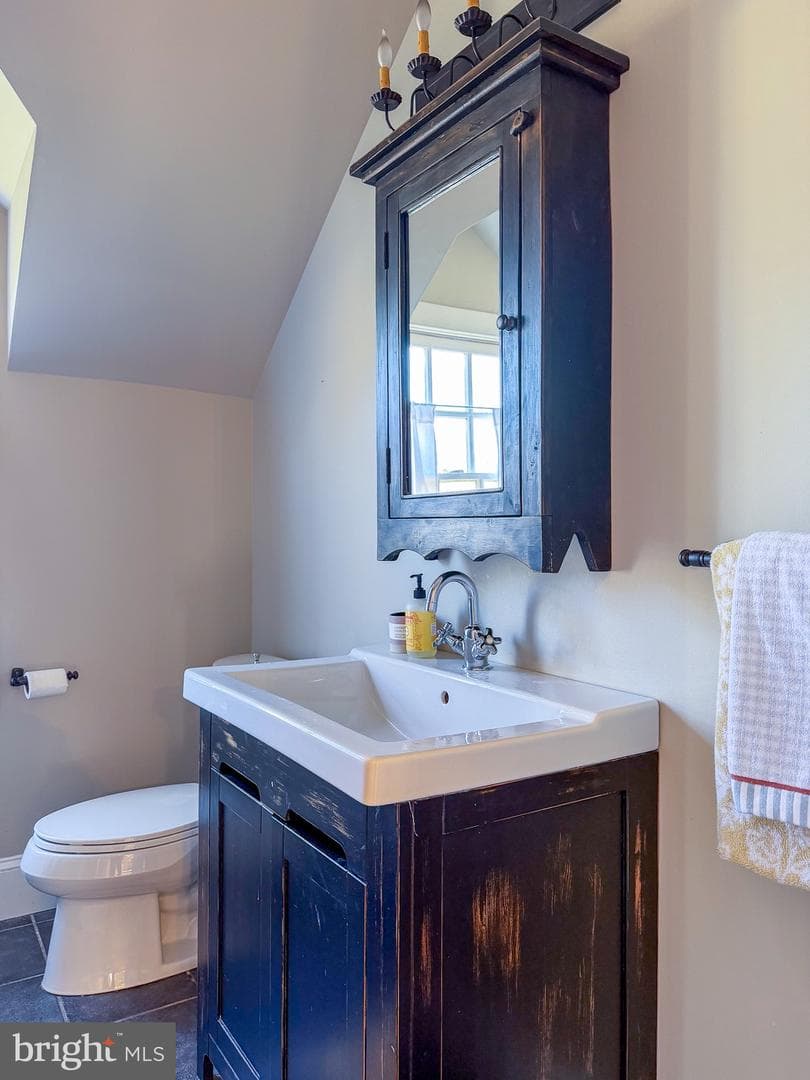 560 Richmond Road photo 55