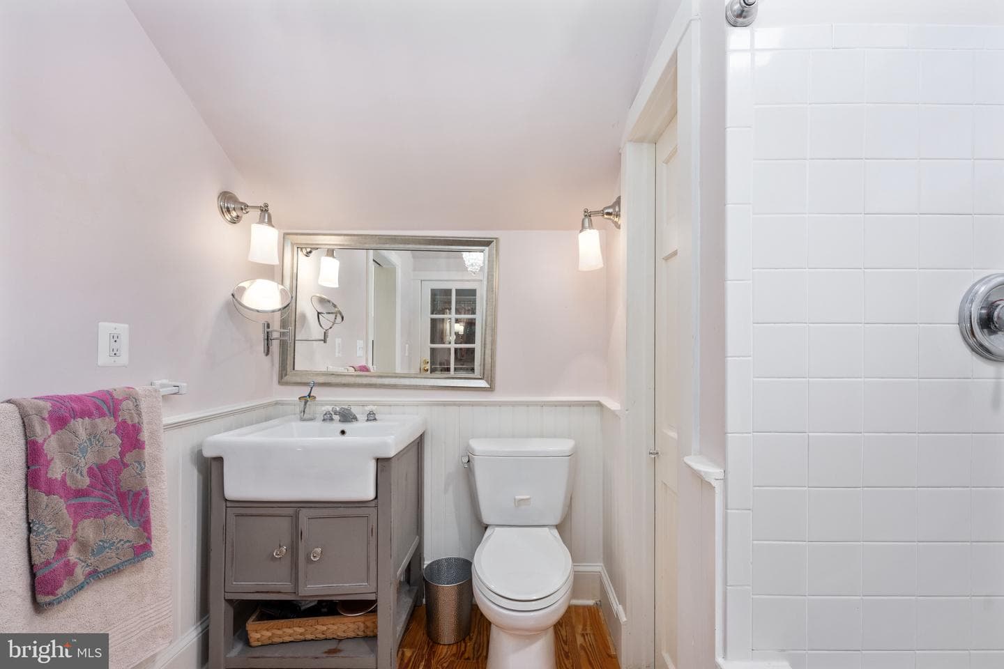 560 Richmond Road photo 61