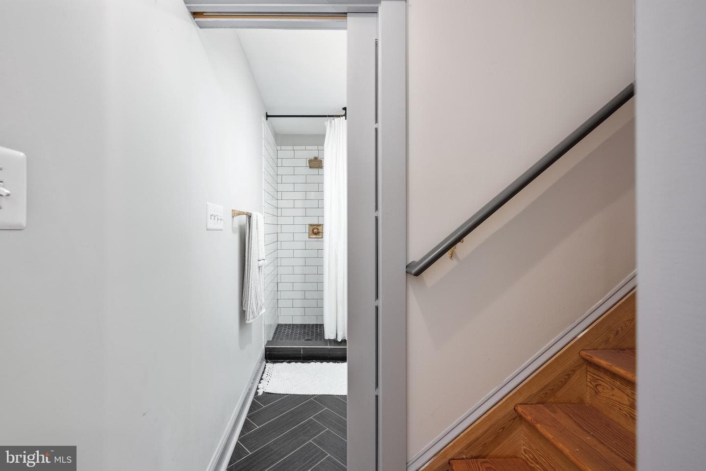 560 Richmond Road photo 83